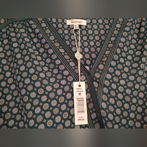 Max Studio Crepe Blouse With Surplice Front Size M - Picture 3 of 9